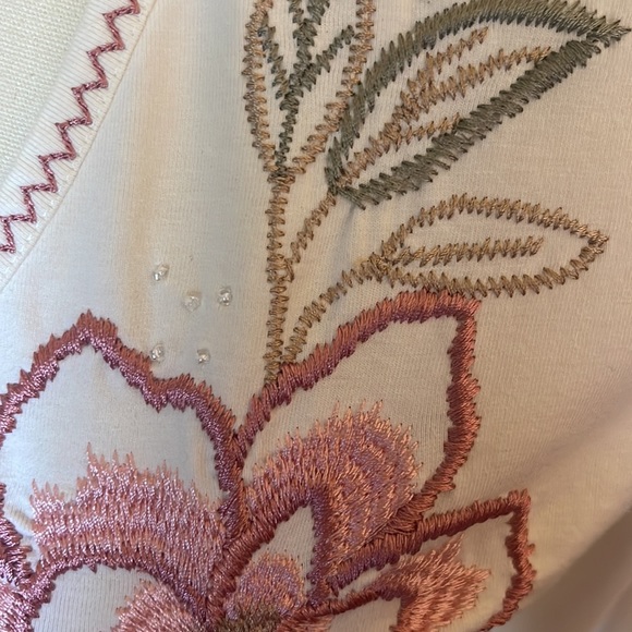 Embroidered Tee SZ Large Massive Roses - Picture 5 of 12